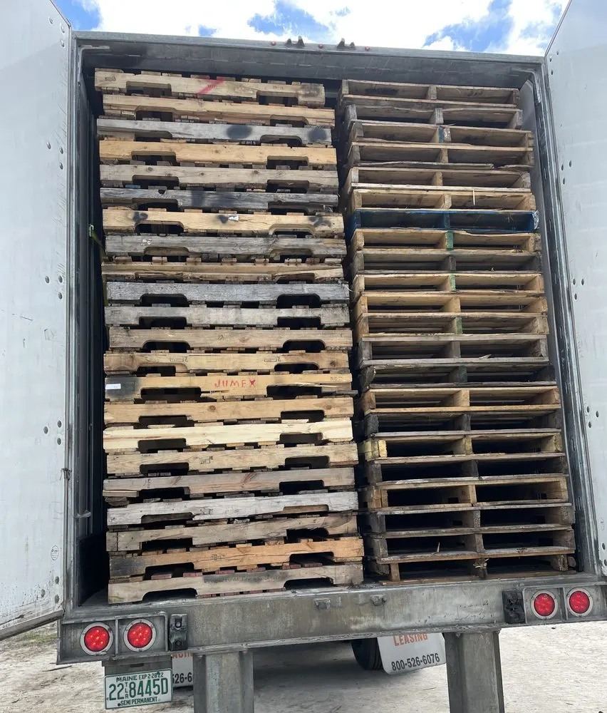 Mixed pallet grades loaded in trailer rear