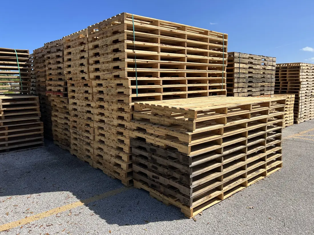 New pallets in bulk warehouse stock yard