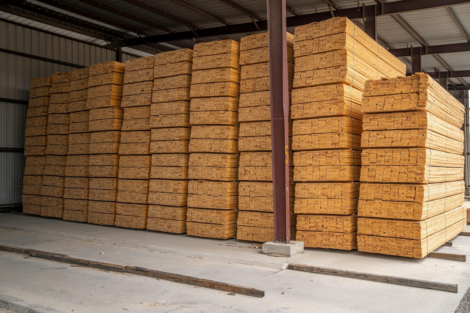 Bulk pallet lumber storage in covered warehouse - dimensional pallet stock