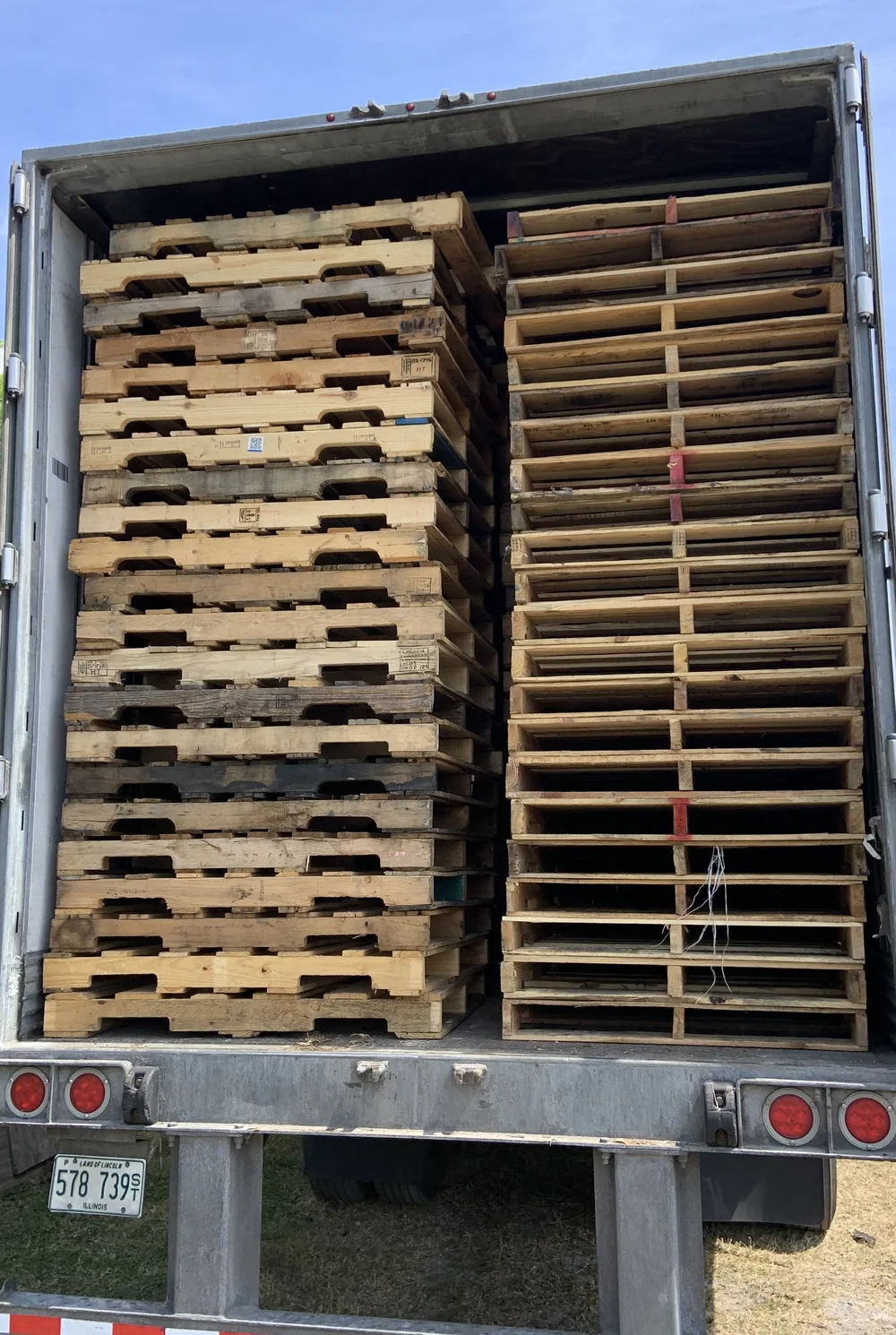 Pallet truck delivery loaded trailer bulk freight