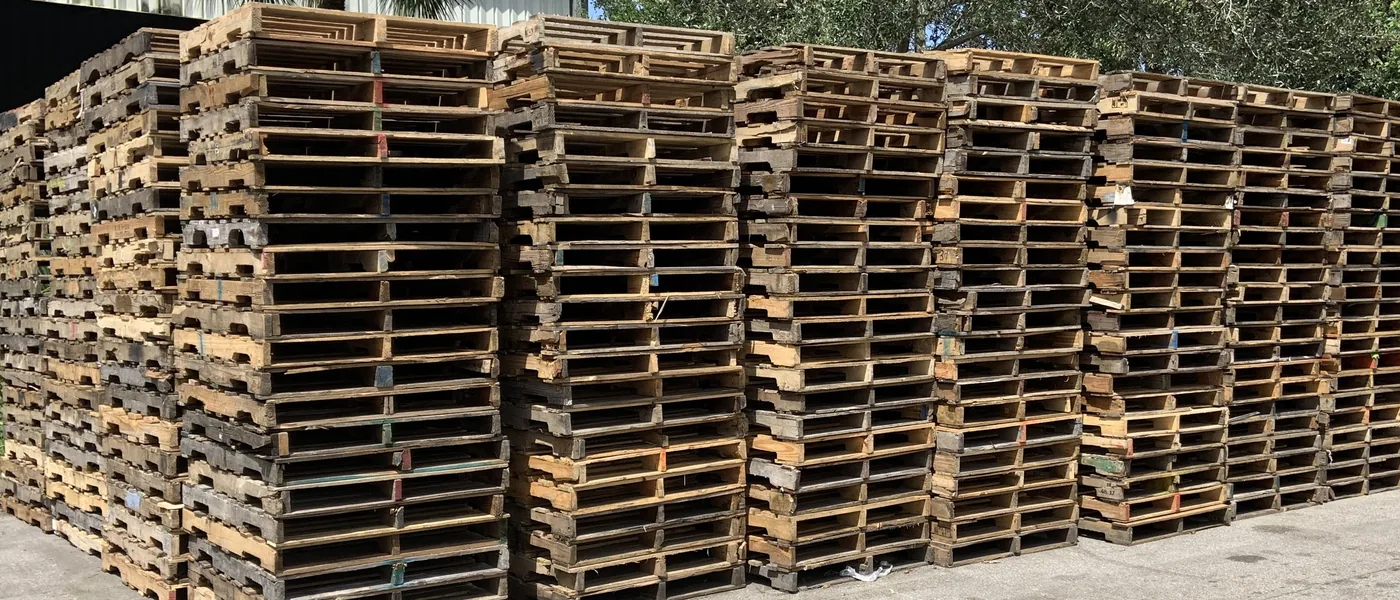 Recycled pallet yard with large warehouse stock